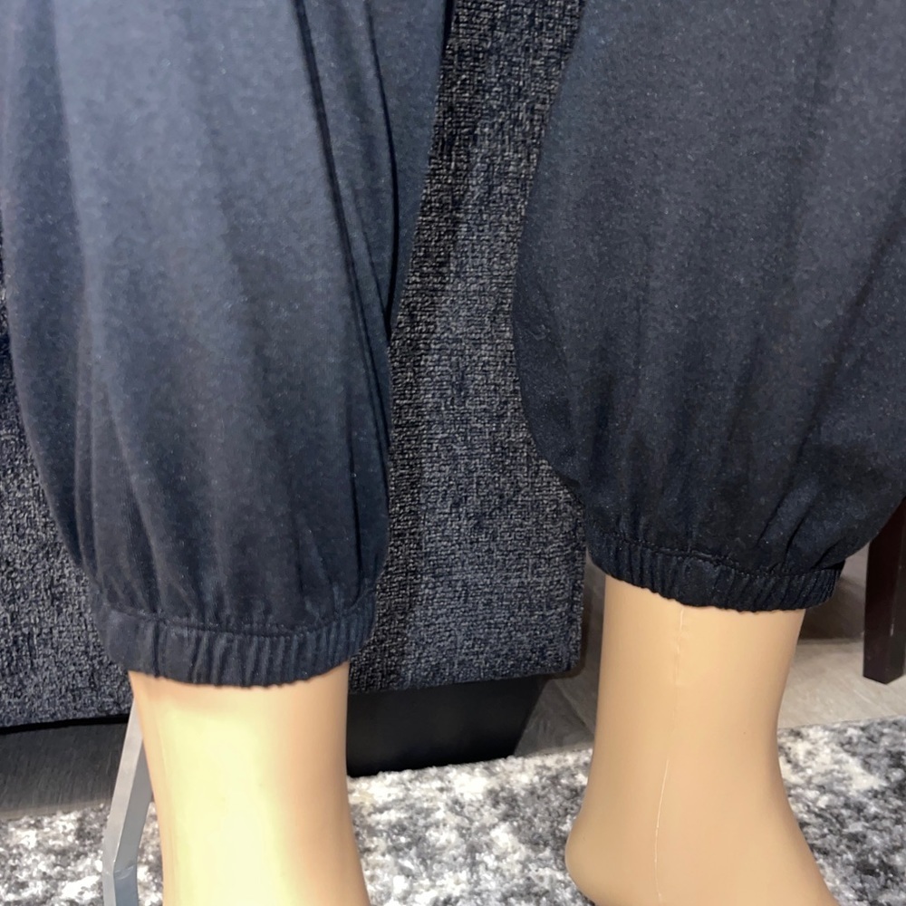 Women’s Solid Sleeveless Jumpsuit Size Medium - Picture 9 of 14